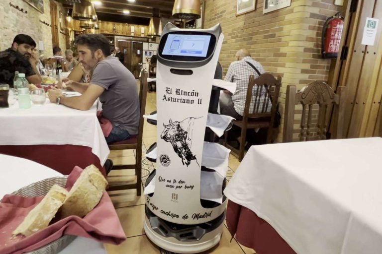Robot camarero y ayudante, eficiencia y rentabilidad para restaurantes y otros negocios