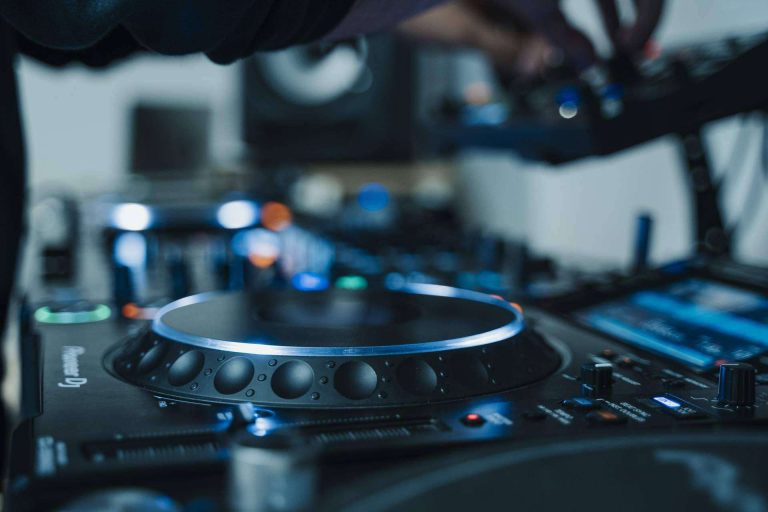 EUMES imparte formación DJ en Girona para lograr el estrellato musical