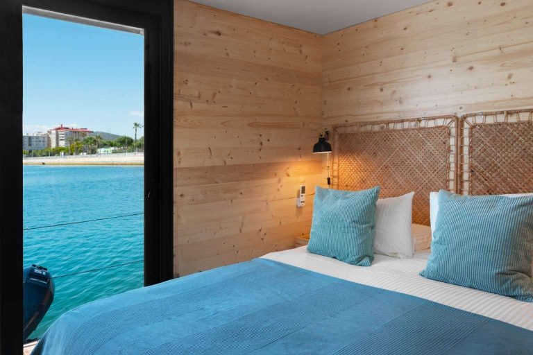 Vacaciones en familia en una casa flotante, una experiencia única con Boat Haus