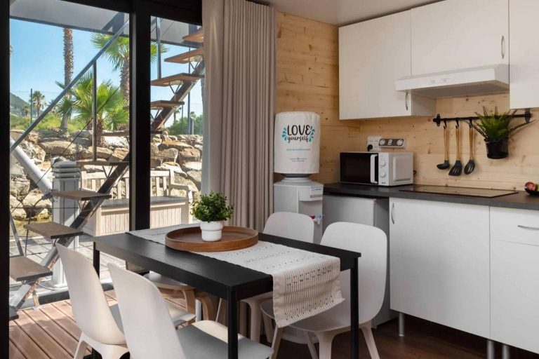 Una nueva forma de disfrutar las vacaciones con amigos en una casa flotante de Boat Haus