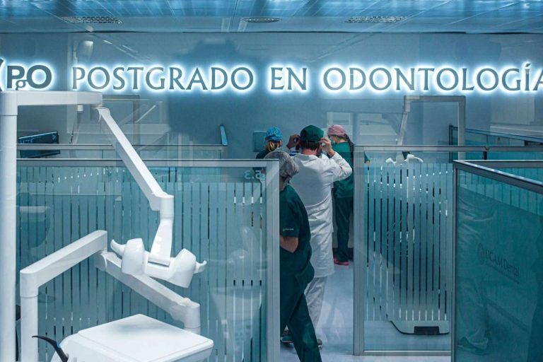 ¿Por qué motivos es una buena opción estudiar un postgrado en odontología en PgO UCAM?