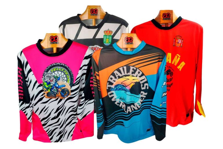 Camisetas de motocross personalizadas; comodidad y estilo sobre dos ruedas con ADHESIVOSEMBARRADOS