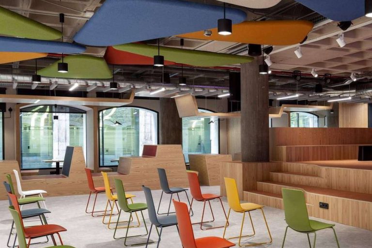 El confort y bienestar acústico en espacios de coworking y salas de reuniones
