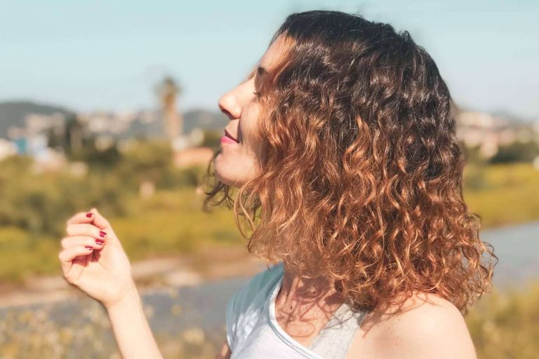 Bienestar, minimalismo y desarrollo personal en el canal de YouTube de Silvia Ahora