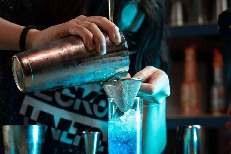 La Escuela de Coctelería de Madrid ofrece un Curso Bartender Profesional
