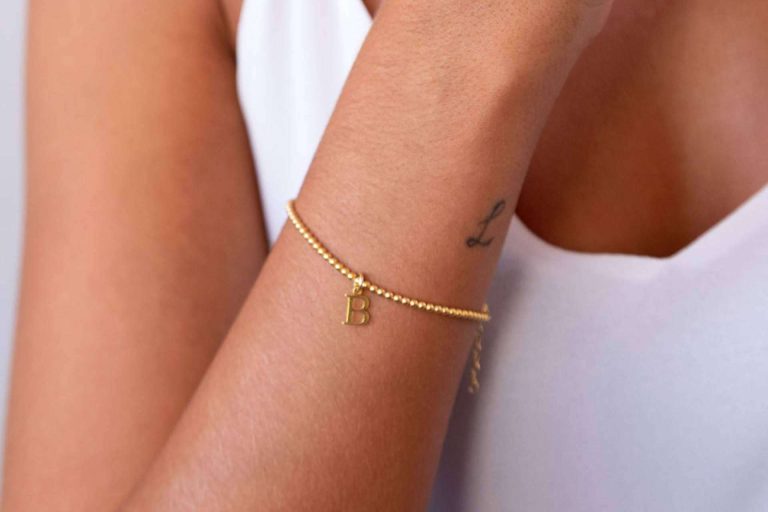 Pulseras con iniciales, un regalo significativo para alguien especial