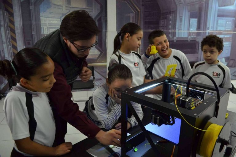 El colegio bilingüe de Minerva y Providencia, Thomas Alva Edison