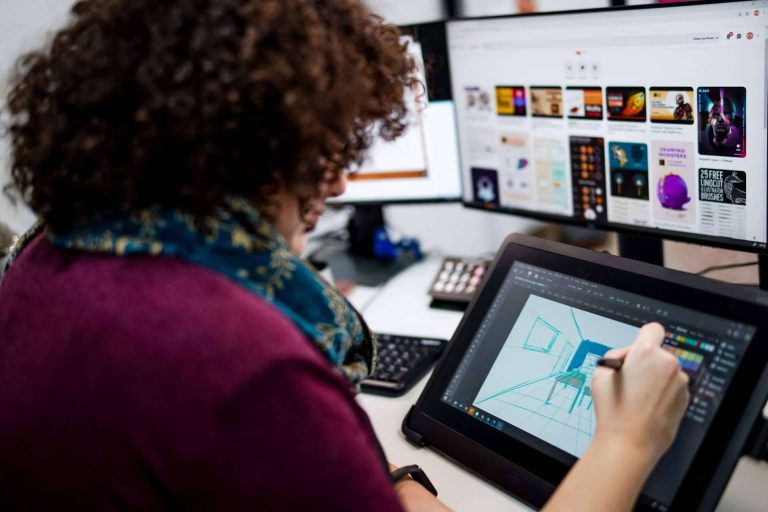 ¿Por qué estudiar diseño gráfico es una opción de carrera óptima?