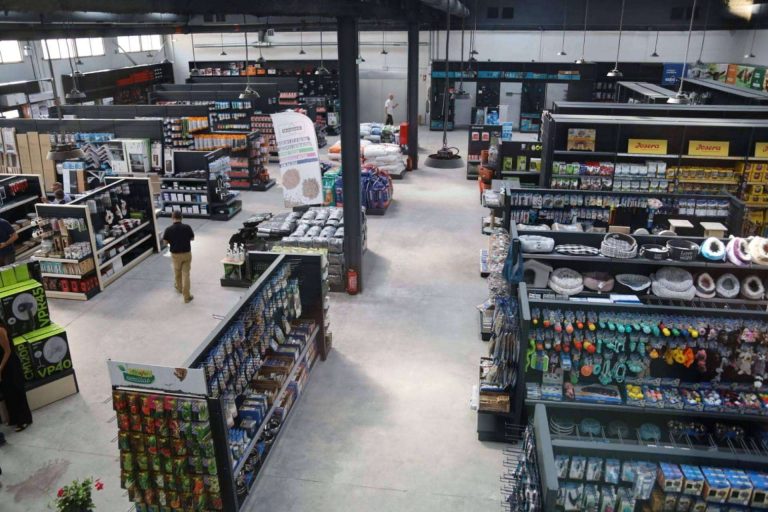 Nueva tienda y almacén de Cooperativa AVICON en Albacete; especialistas en alimentación animal