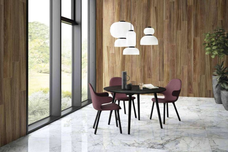 ¿Qué ventajas presentan los azulejos que imitan el mármol?