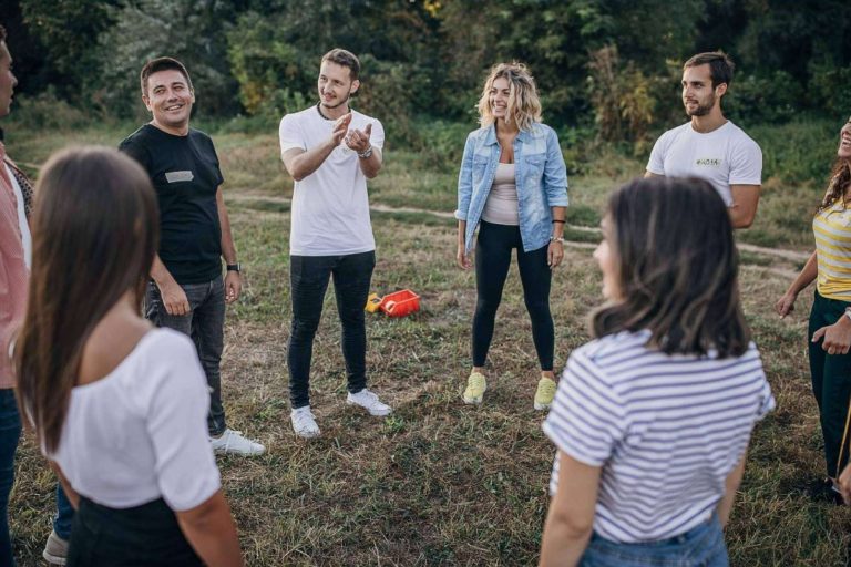 ¿Cuáles son las ventajas de llevar a cabo eventos corporativos en verano?, con Connect2Enjoy