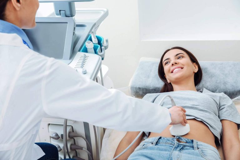 Beneficios de contar con un ginecólogo en las diferentes etapas de vida de una mujer, por el Doctor Ramón Usandizaga