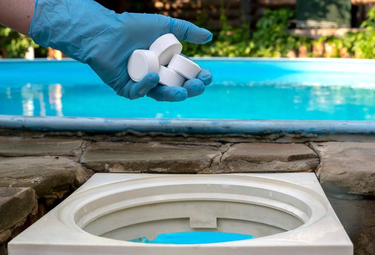Consejos para mantener una piscina impecable, descubrir los productos de Ferrocano para el cuidado ideal