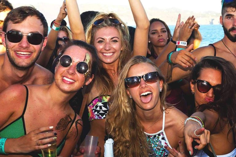 Ibiza boat party, disfrutarla a través de Float Your Boat