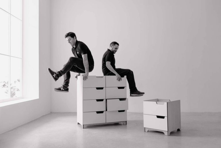 Janka presenta mobiliario evolutivo y sostenible con un tablero de invención propia