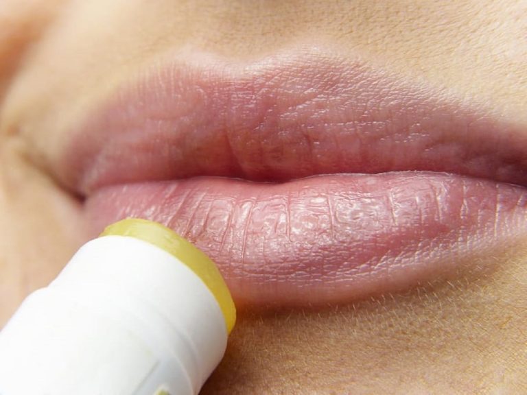 ¿Labios resecos y agrietados? Consigue labios hidratados y tentadores este verano