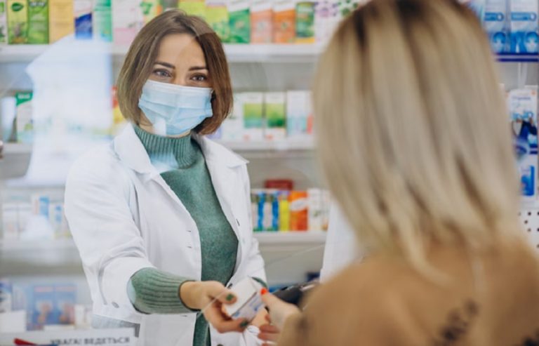 Soportes LED para otorgar visibilidad a tu farmacia a pie de calle