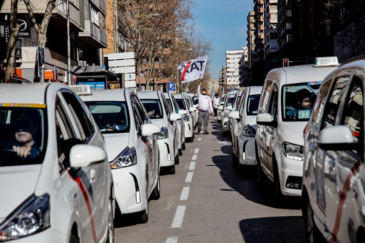 Taxi enfrentamiento VTC Uber