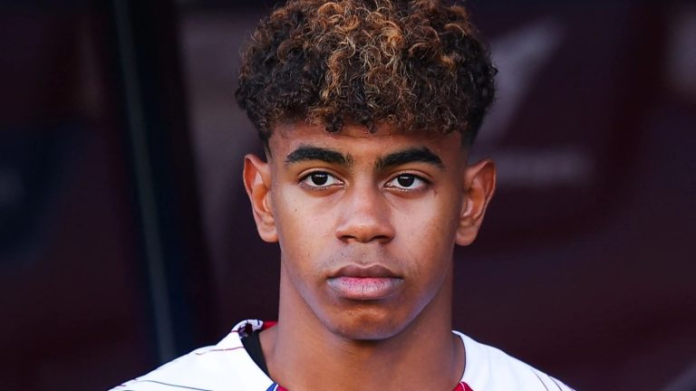 Lamine Yamal se presenta al mundo liderando la remontada del Barça