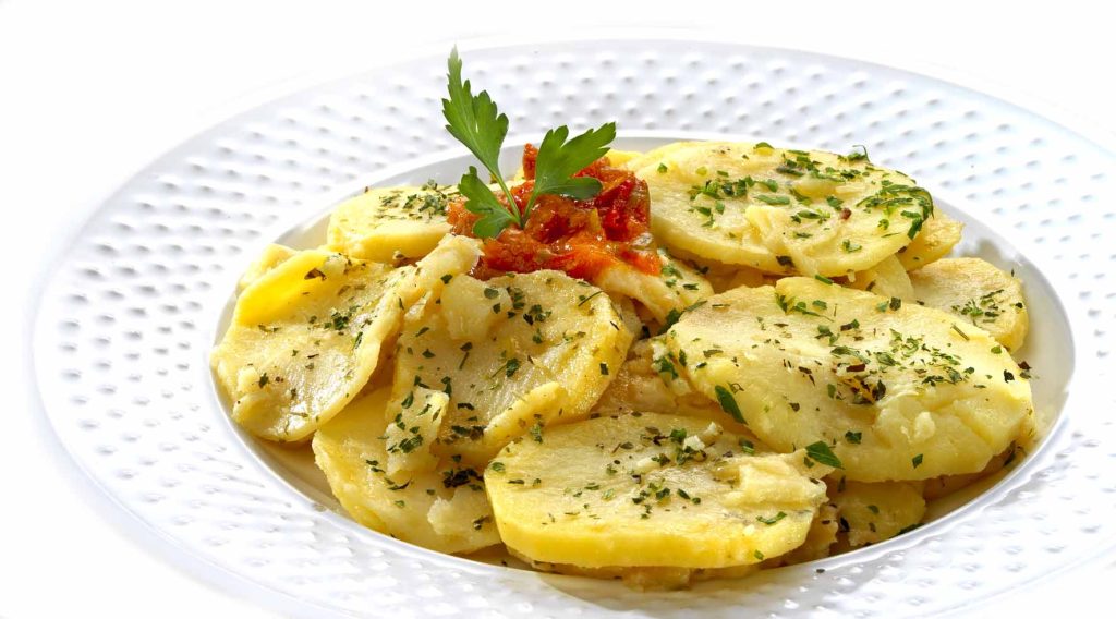 Cómo hacer unas patatas a lo pobre para chuparse los dedos