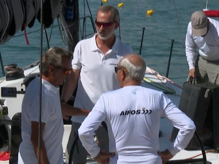 El Rey Felipe, relajado y sonriente, continúa con su hoja de ruta tras la marcha del Emérito a Abu Dabi