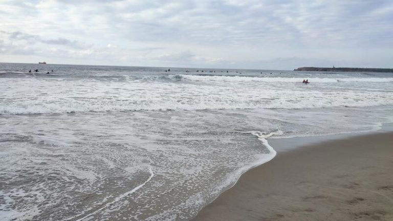 Un total de 9 provincias estarán hoy en aviso por olas, viento y calor, con casi 40ºC en Andalucía y Extremadura