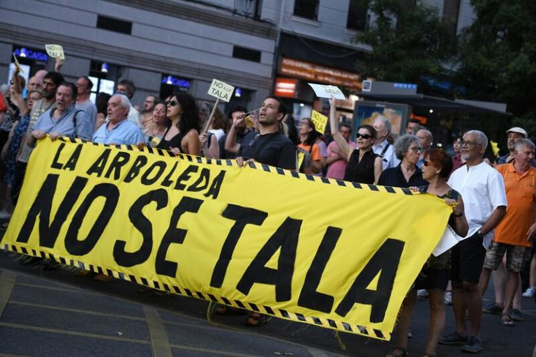 La tala de árboles por la ampliación de la línea 11 de Metro de Madrid llegará en septiembre al Parlamento Europeo