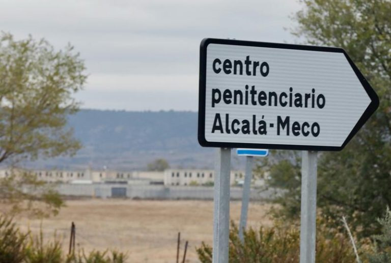 Una gran pelea entre dos grupos rivales de la cárcel de Alcalá-Meco termina con 10 presos en aislamiento