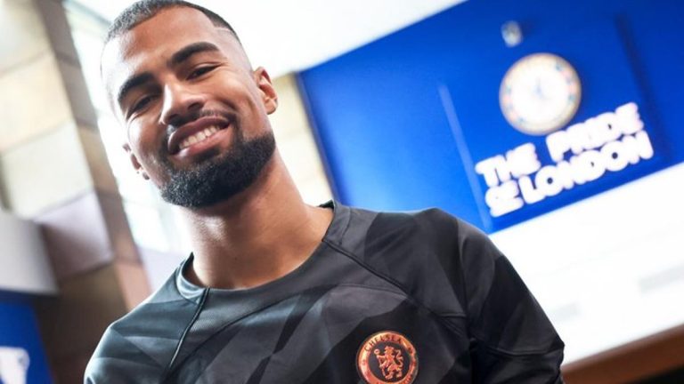 El meta español Robert Sánchez firma por el Chelsea hasta 2030