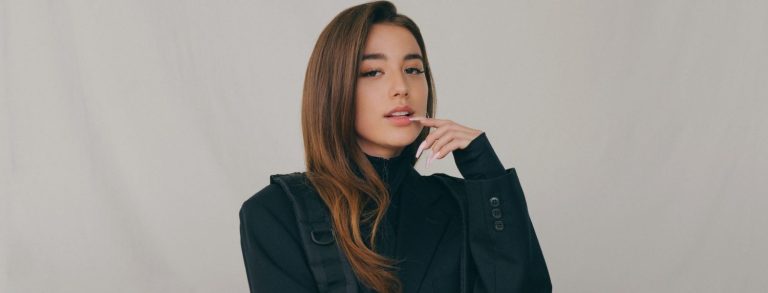 Alaina Castillo: pop que atraviesa idiomas