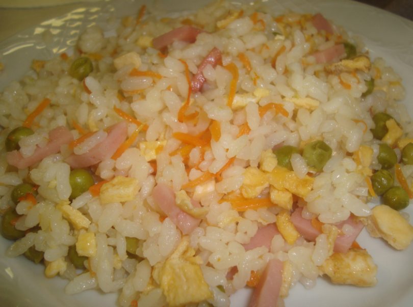 El truco secreto para un arroz tres delicias mejor que el de los chinos