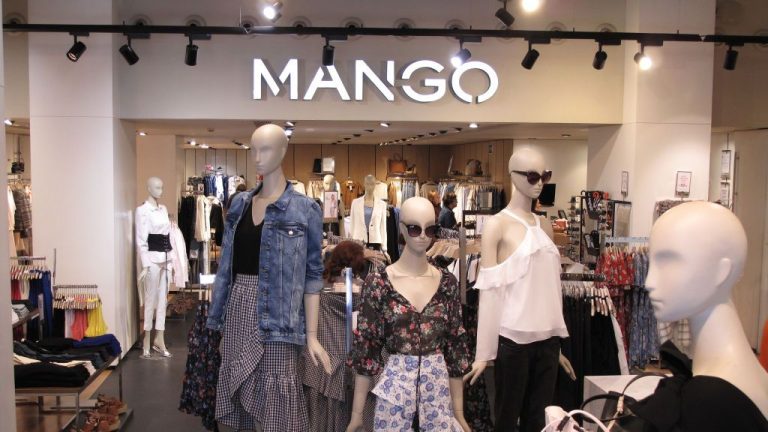 Así es el conjunto más retro de Mango a un precio increíble