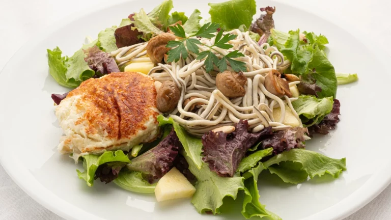 Así hace la ensalada de gulas Arguiñano para quedar como un gourmet