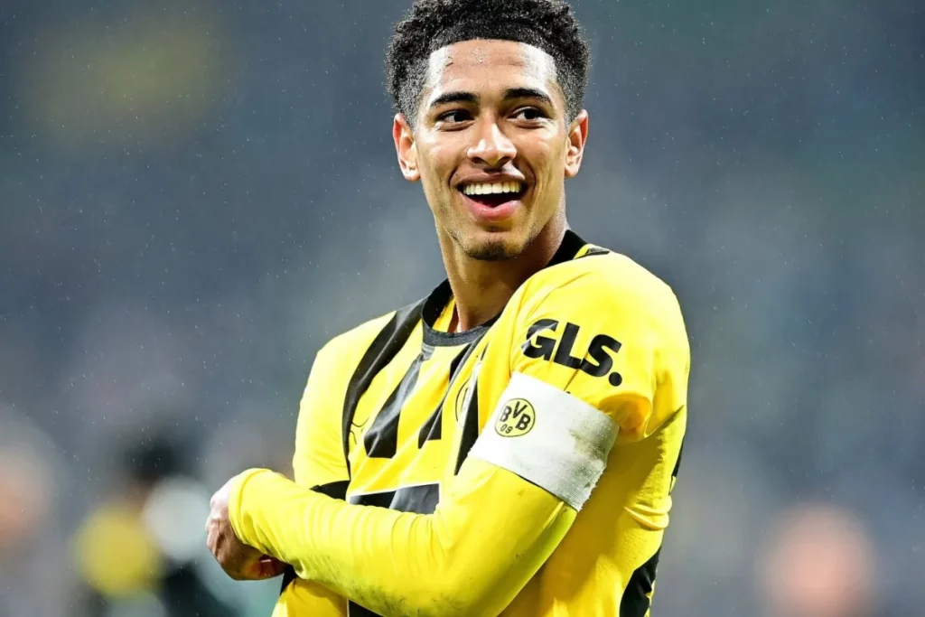 Bellingham ya ha podido compartir con varios compañeros