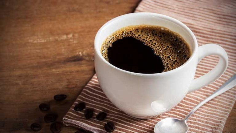 Una camarera desvela el secreto para que te sirvan un café descafeinado de verdad