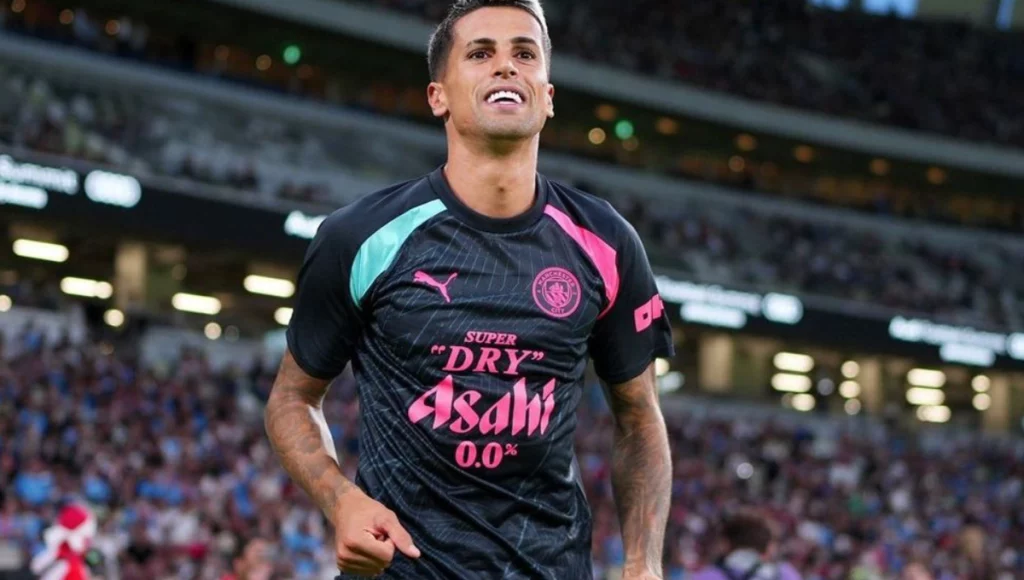 Cancelo está siendo vigilado por el Barcelona