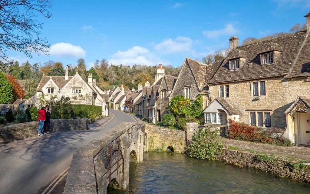 Estos son los 7 pueblos más antiguos de Europa para visitar este verano 48 Castle Combe en Inglaterra