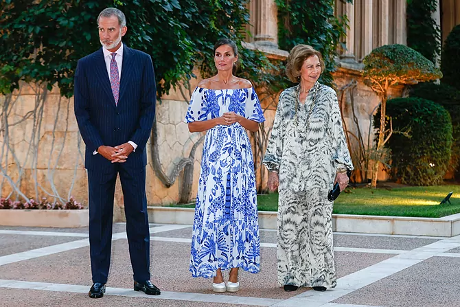Dónde puedes comprar el vestido del verano que luce la reina Letizia