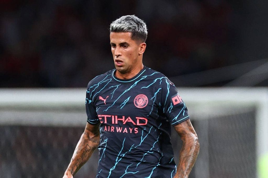 El último esfuerzo del Barça para fichar a Cancelo 130 El Barça piensa a futuro con Cancelo