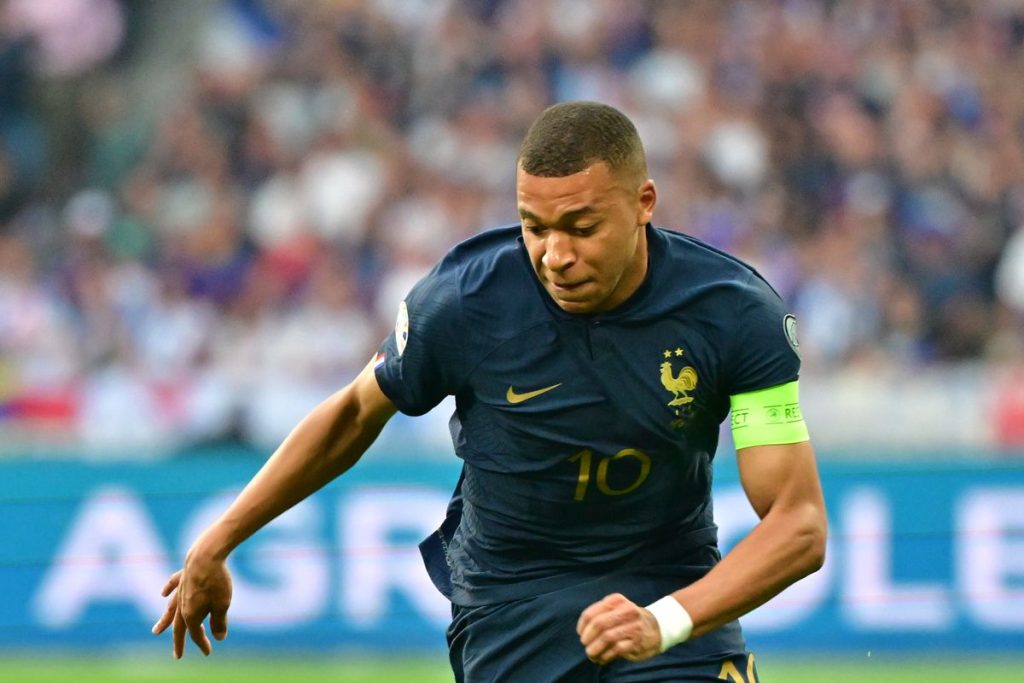 La razón por la que el Real Madrid no cree que Mbappé vaya a renovar 174 El Real Madrid mira desde lejos