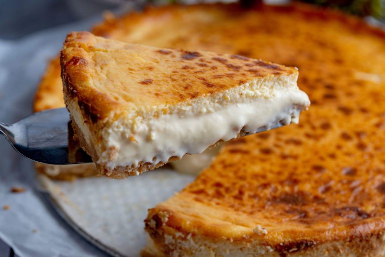 La receta de tarta de queso de Dani García que arrasa en Tragabuches: nata, clara y queso curado