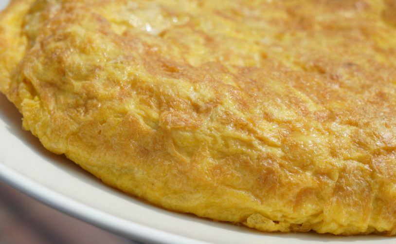 El secreto para hacer una tortilla de gambas mejor que la de patatas