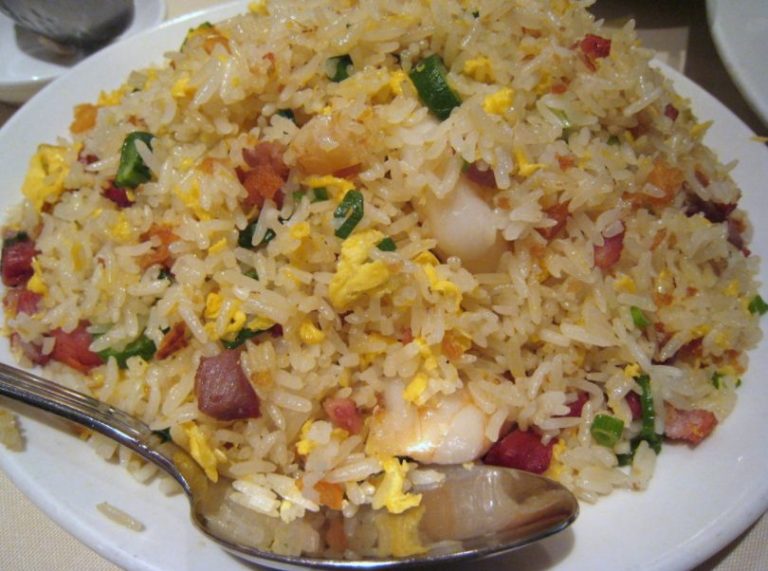 El truco secreto para un arroz tres delicias mejor que el de los chinos