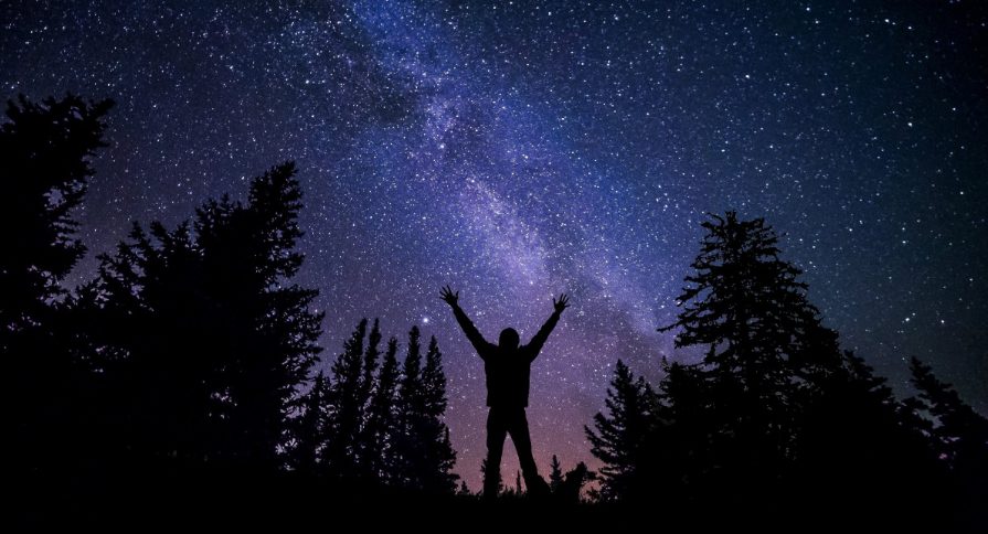 Estos son los beneficios de mirar las estrellas