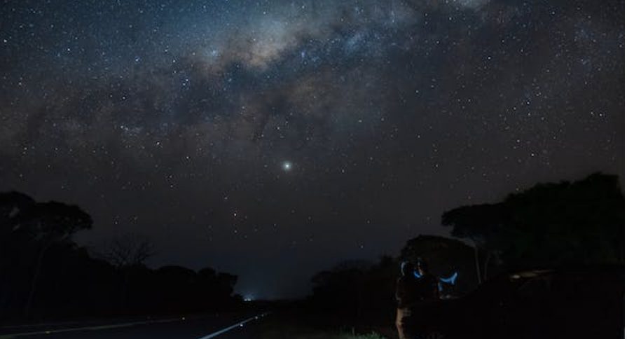 Estos son los beneficios de mirar las estrellas