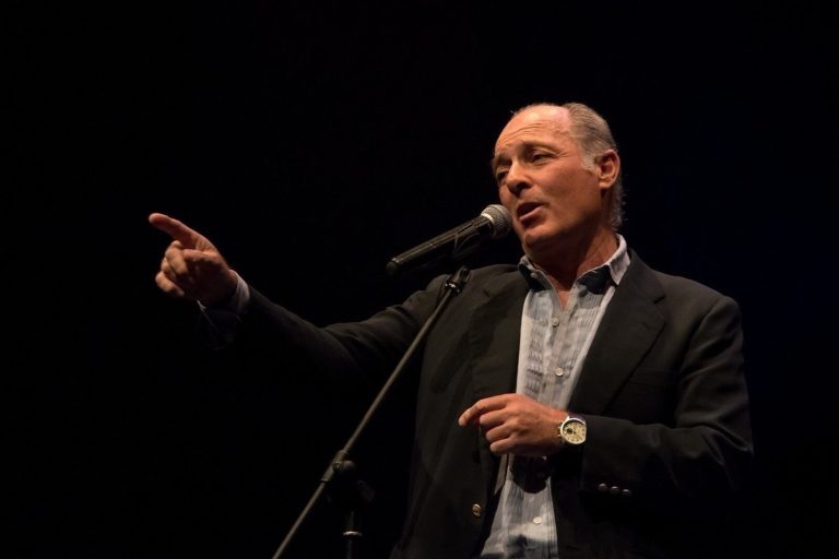 CPM y PSOE piden al Gobierno de Melilla que suspenda el concierto de José Manuel Soto