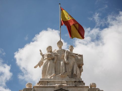 Estatua situada en la fachada del Tribunal Supremo, a 31 de mayo de 2023, en Madrid (España). La Unión de Pequeños Agricultores y Ganaderos (UPA) declara hoy en el Tribunal Supremo en el caso iniciado por la Federación Nacional de Industrias Lácteas (Fenil),