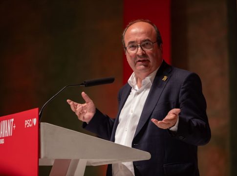 Miquel Iceta interviene en el acto de inicio de campaña electoral del PSC, en el Auditori Axa, a 6 de julio de 2023, en Barcelona, Catalunya (España).