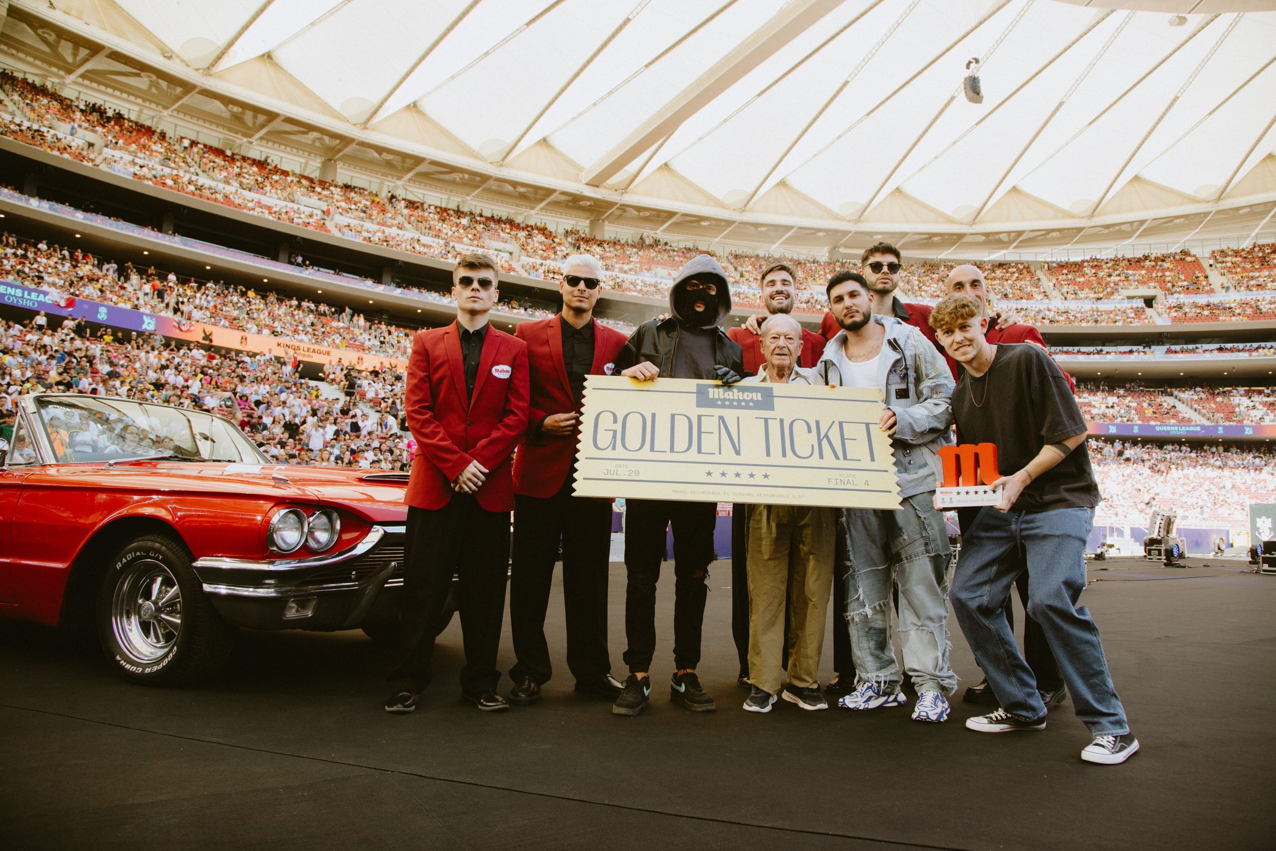 Omar Montes y Ceciarmy la lían en la final de la Kings League: el homenaje de Mahou al abuelo Emilio 1 FOTO 2 scaled