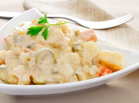 Ingredientes para preparar la mejor ensaladilla al estilo Arguiñano Ensaladilla rusa: el ingrediente secreto de Arguiñano que ha sorprendido a todos